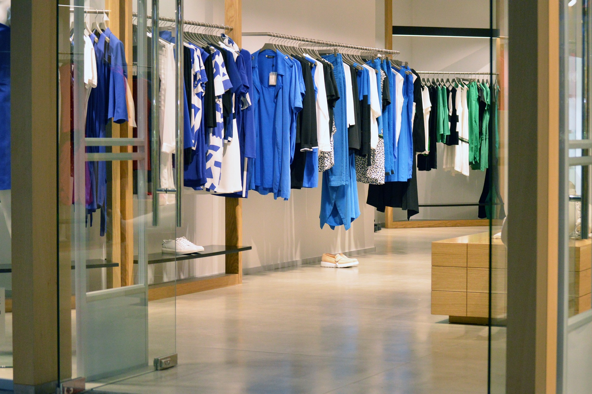 maximise closet space